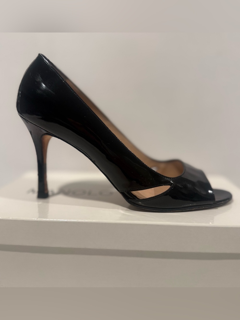 Manolo Blahnik Black Patent Leather Peep-Toe Heels 38.5